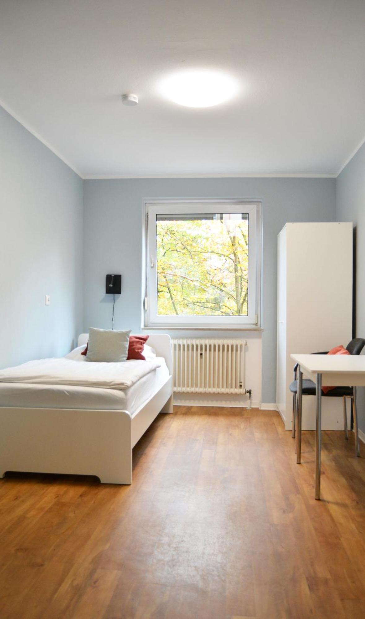 1, 2, Sleep Hostel Nuernberg Messe Exterior photo