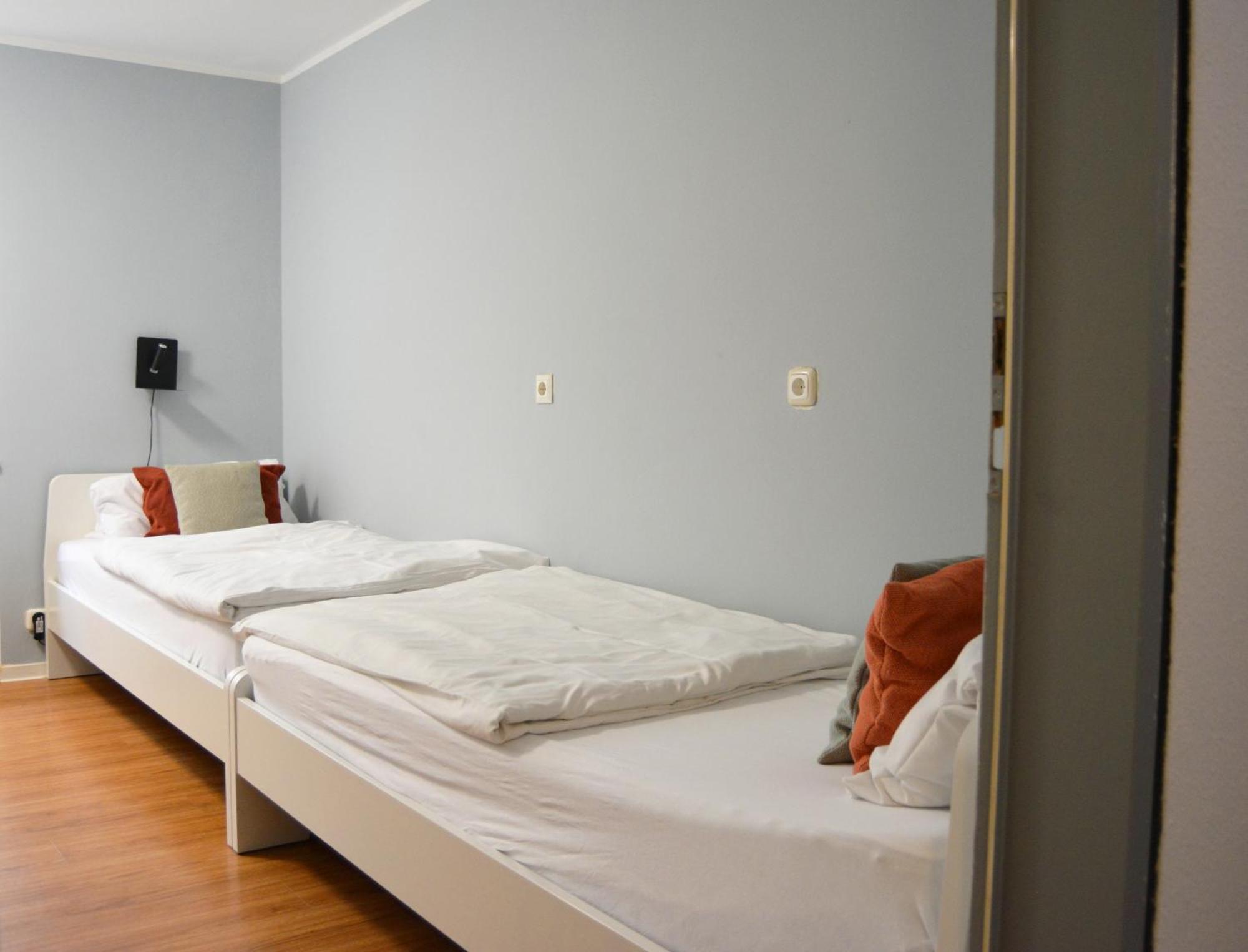1, 2, Sleep Hostel Nuernberg Messe Exterior photo