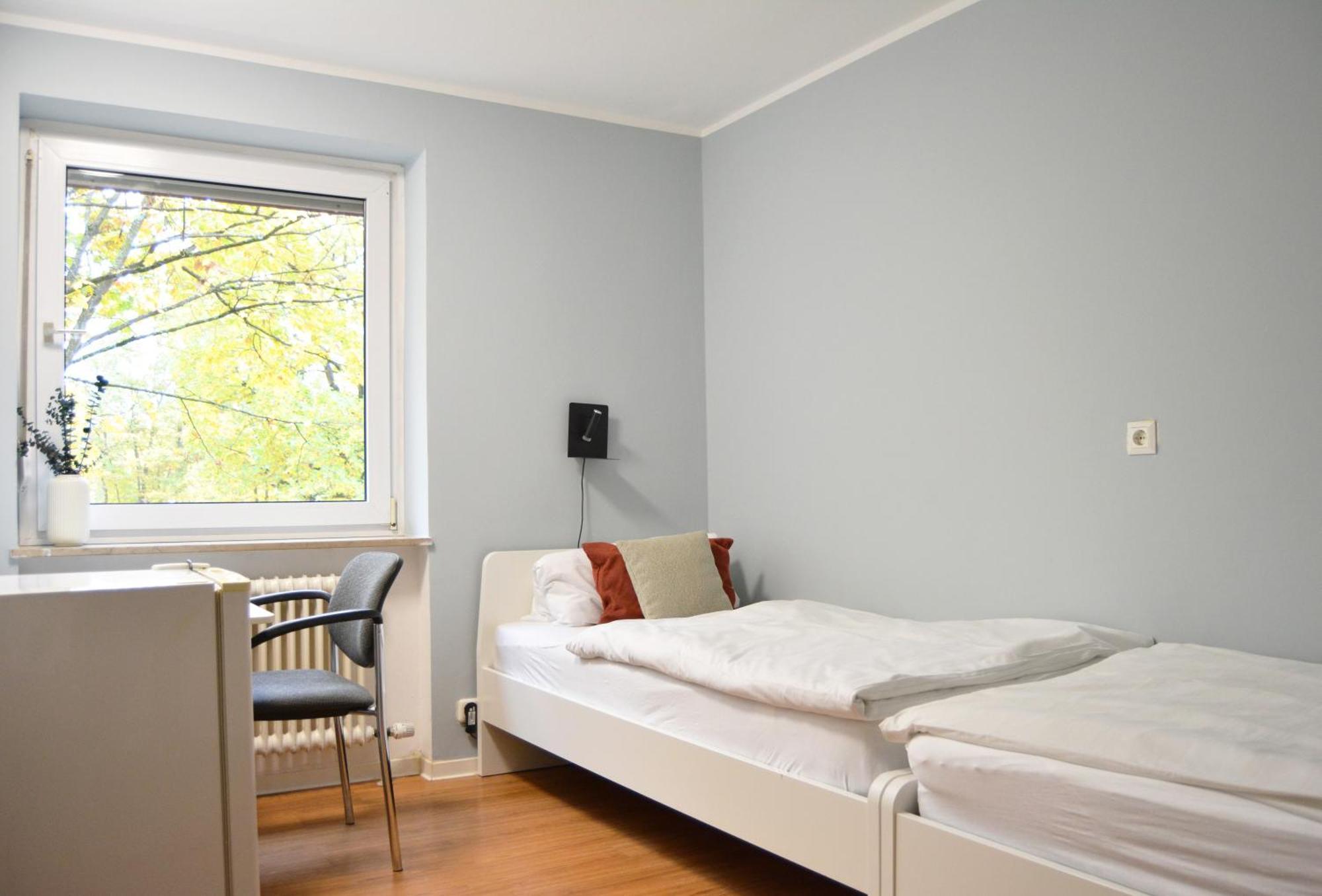1, 2, Sleep Hostel Nuernberg Messe Exterior photo