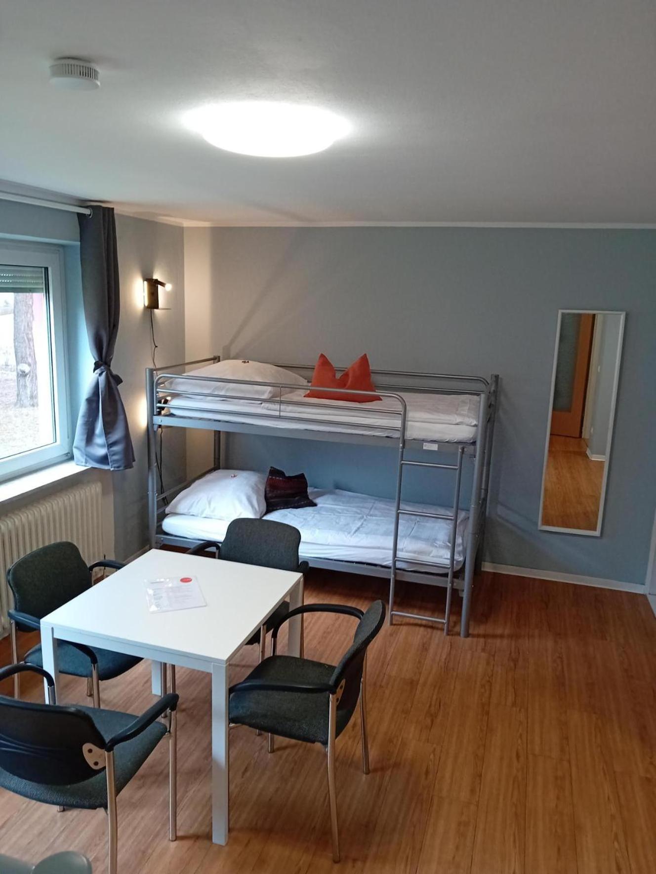 1, 2, Sleep Hostel Nuernberg Messe Exterior photo
