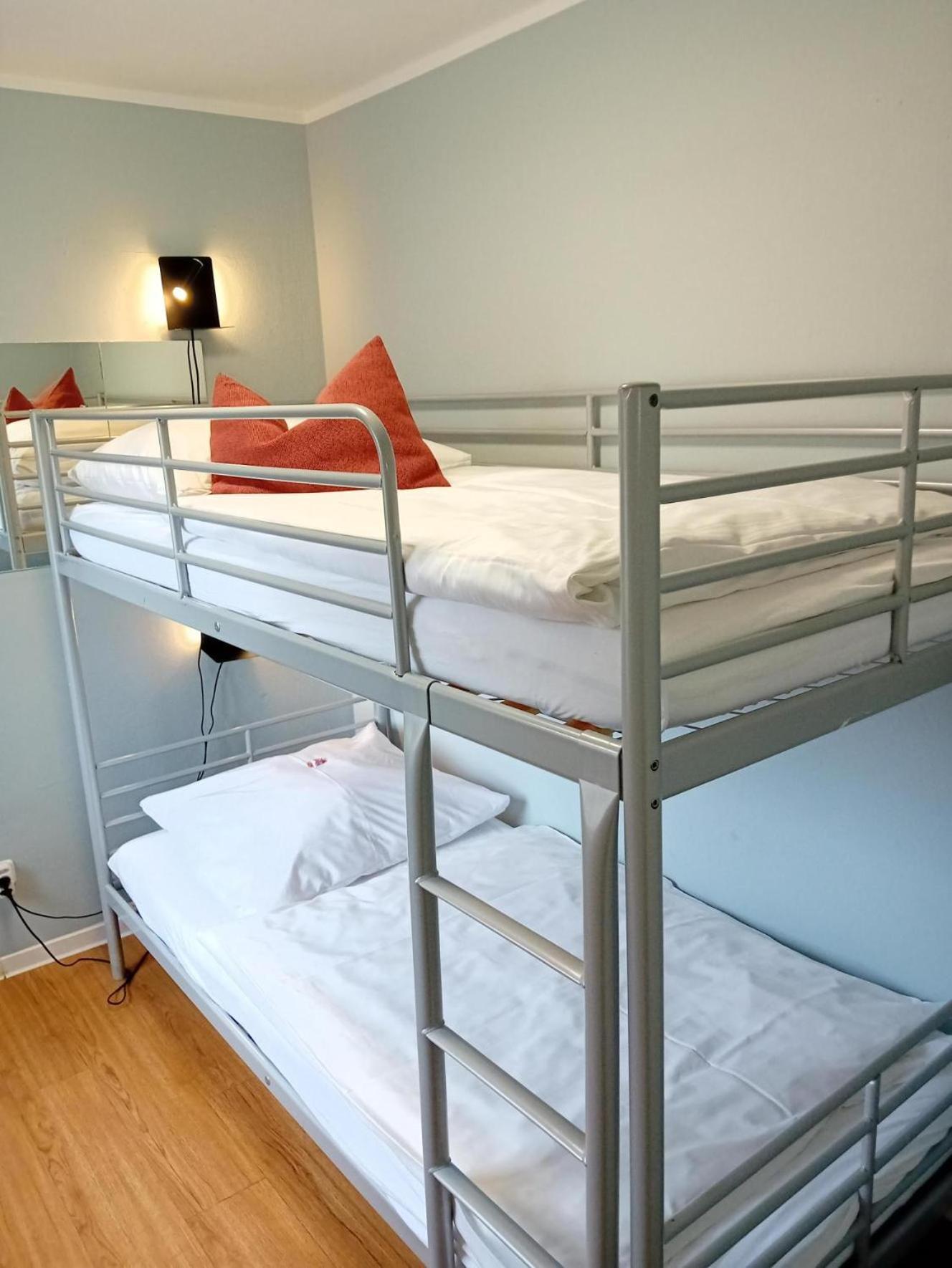 1, 2, Sleep Hostel Nuernberg Messe Exterior photo