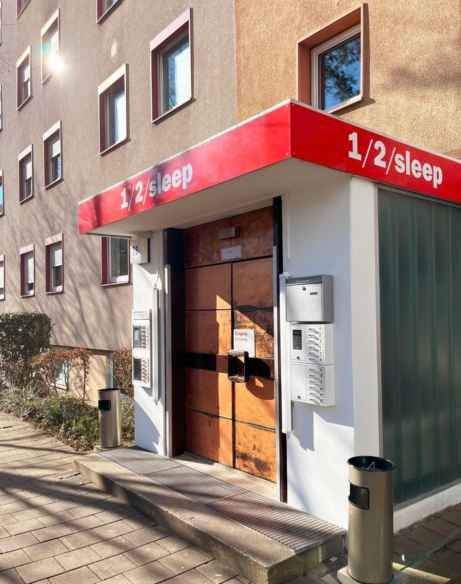 1, 2, Sleep Hostel Nuernberg Messe Exterior photo