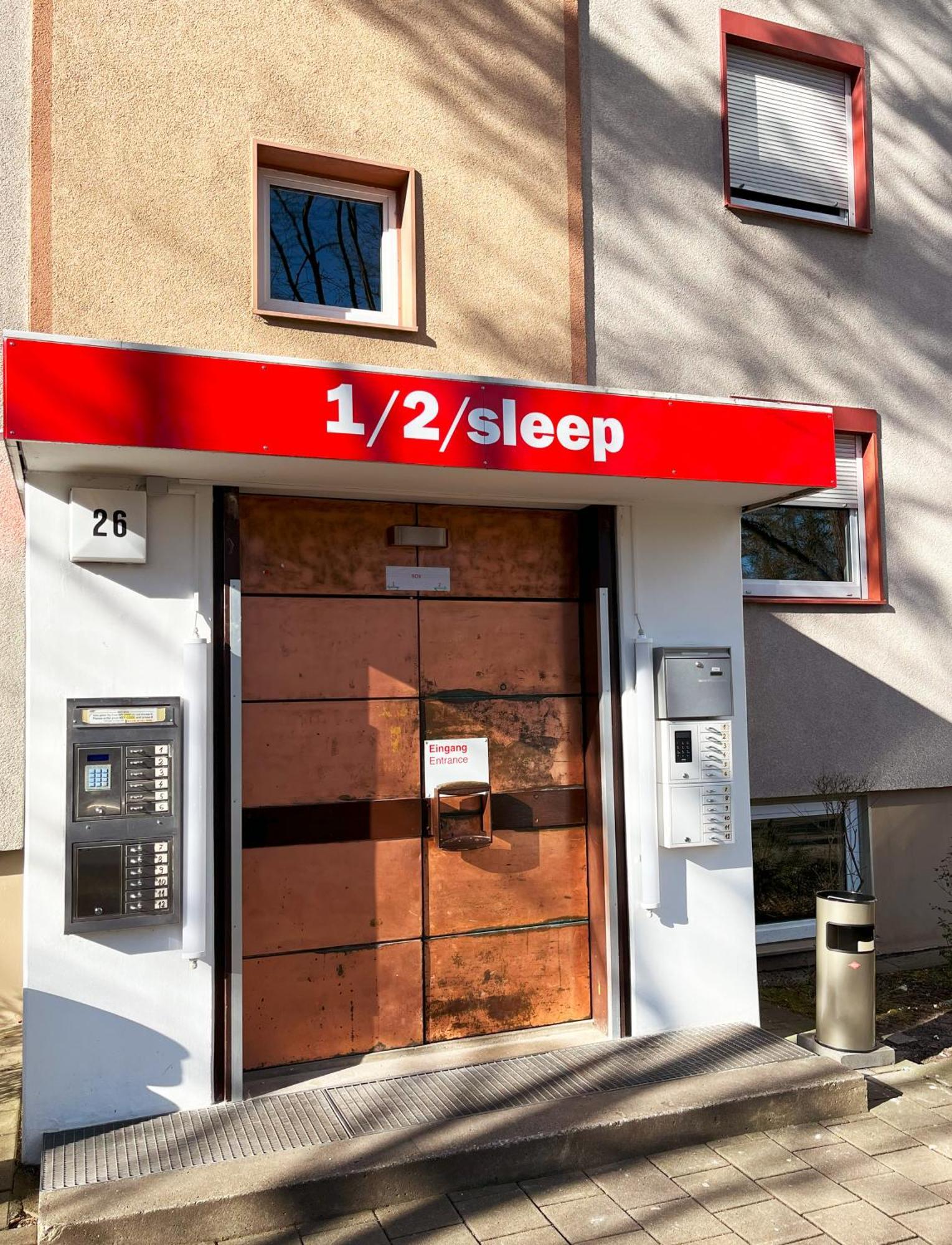 1, 2, Sleep Hostel Nuernberg Messe Exterior photo