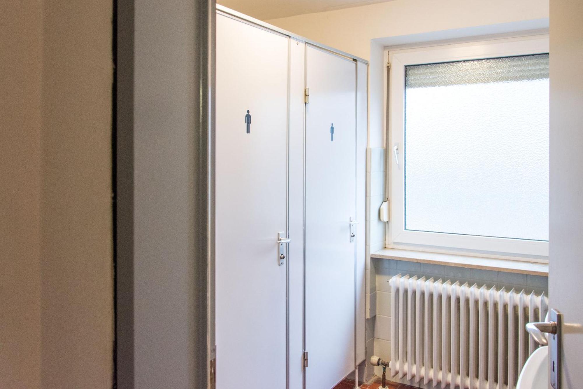 1, 2, Sleep Hostel Nuernberg Messe Exterior photo