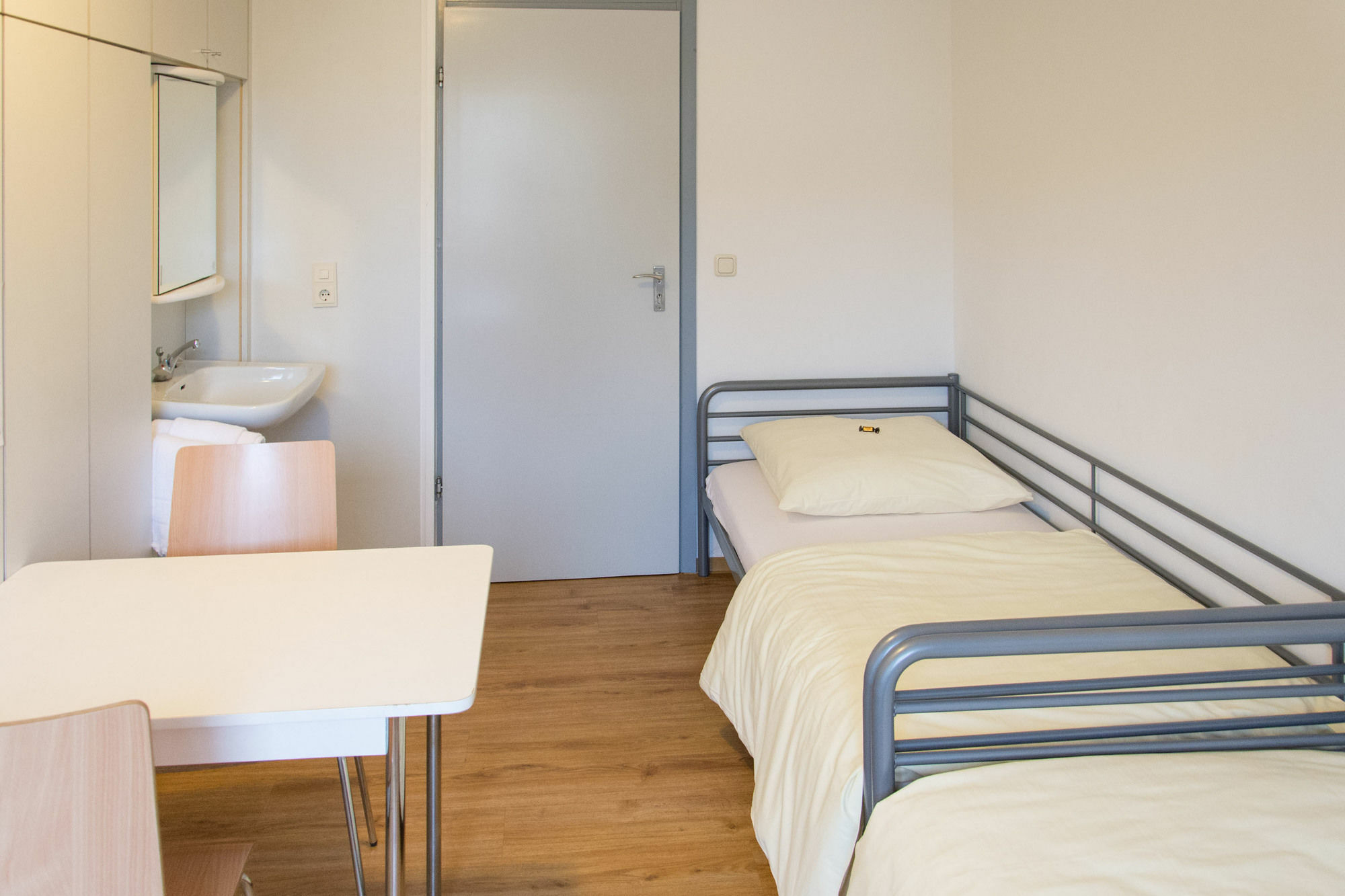 1, 2, Sleep Hostel Nuernberg Messe Exterior photo