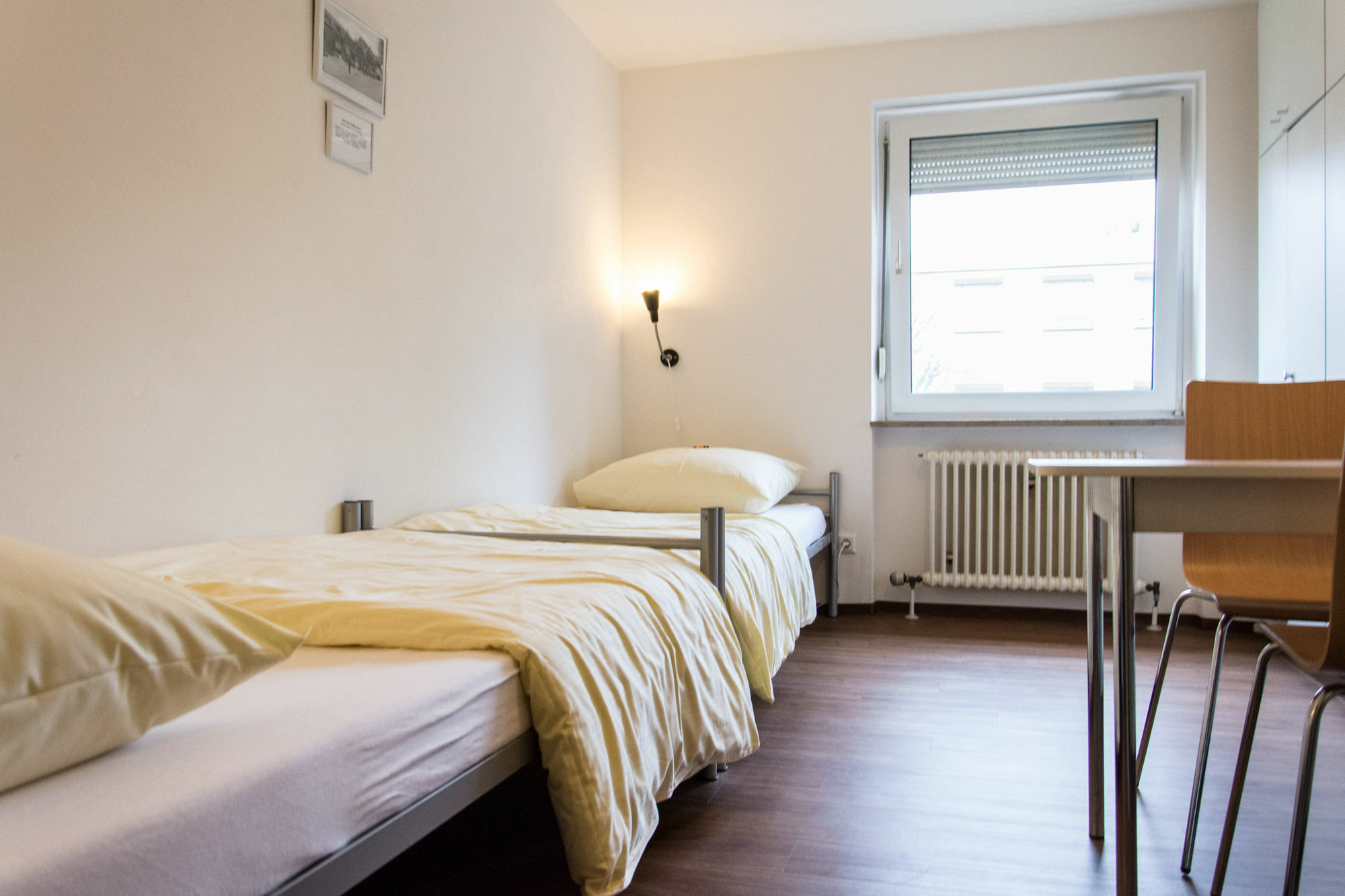 1, 2, Sleep Hostel Nuernberg Messe Exterior photo