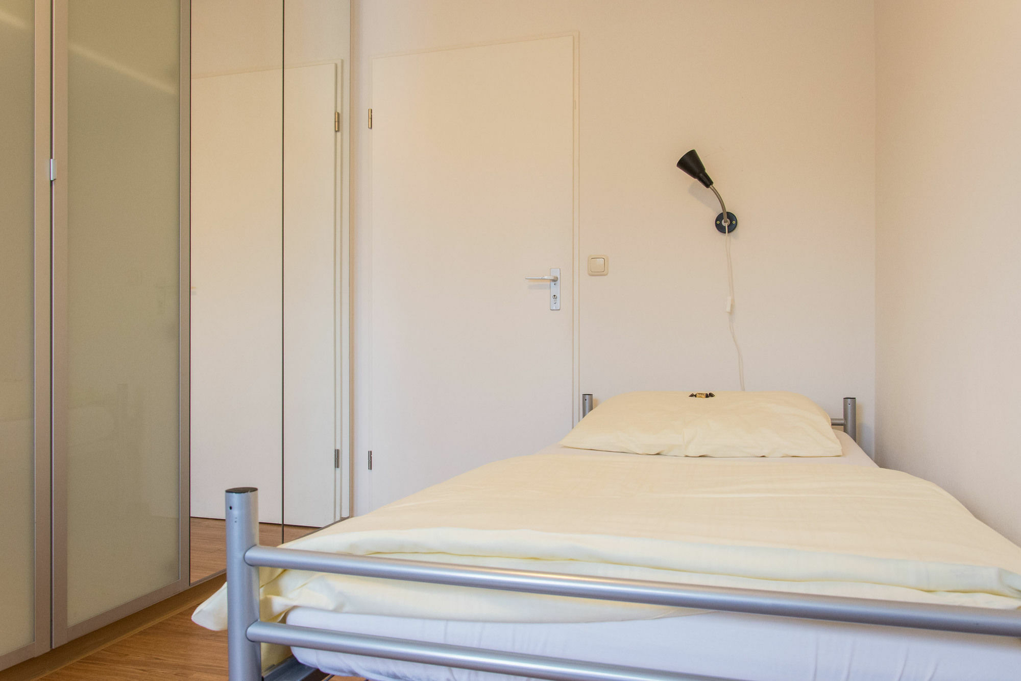 1, 2, Sleep Hostel Nuernberg Messe Exterior photo